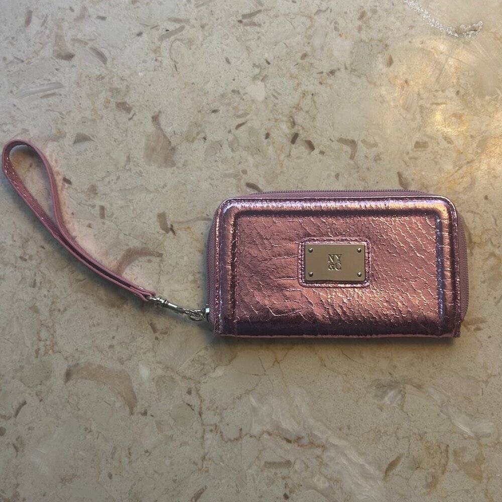 Shiny Pink Clutch – NY&C (New York & Company)